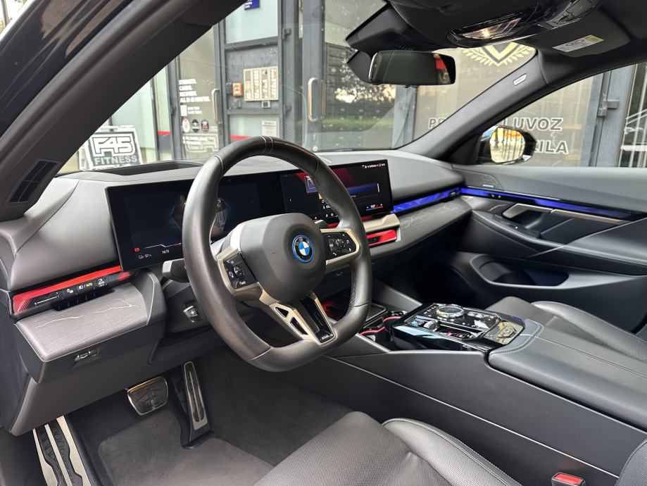 BMW i5 eDrive 40 *M SPORT PRO*PANORAMA*360°*H/K*VENTILACIJA*, fotografija 9