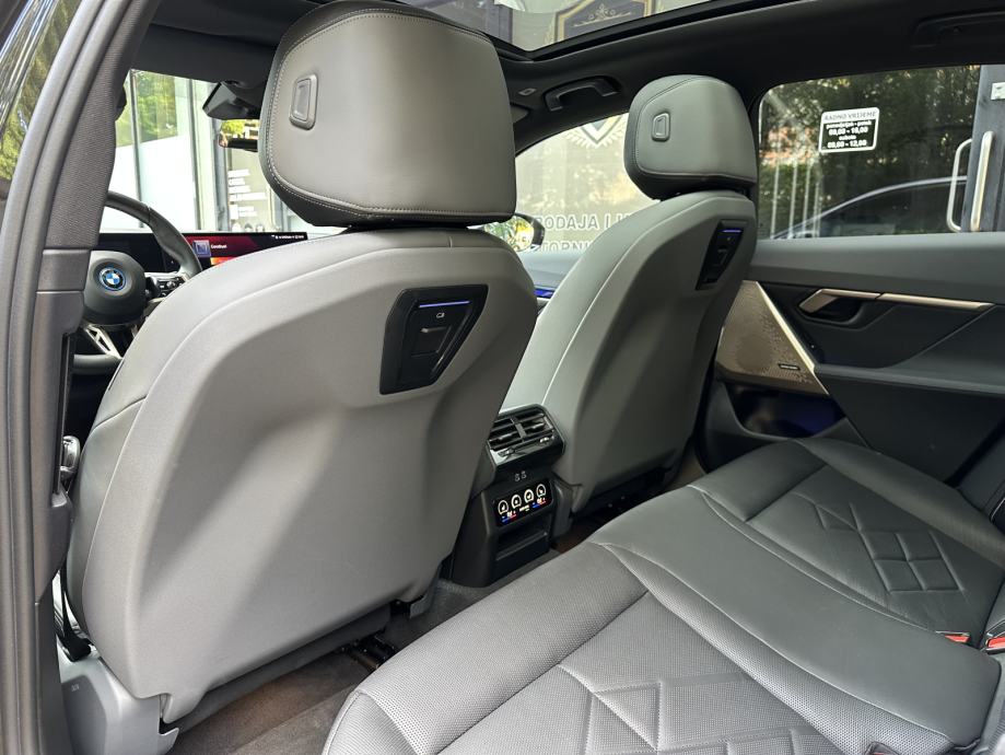 BMW i5 eDrive 40 *M SPORT PRO*PANORAMA*360°*H/K*VENTILACIJA*, fotografija 20
