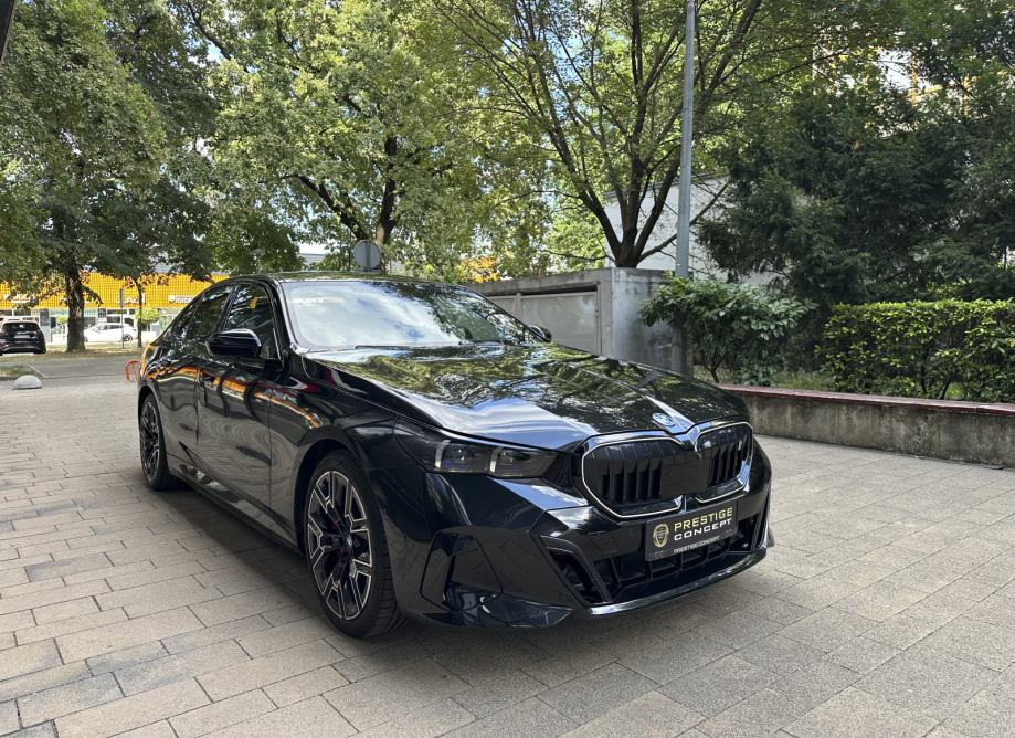 BMW i5 eDrive 40 *M SPORT PRO*PANORAMA*360°*H/K*VENTILACIJA*, fotografija 6