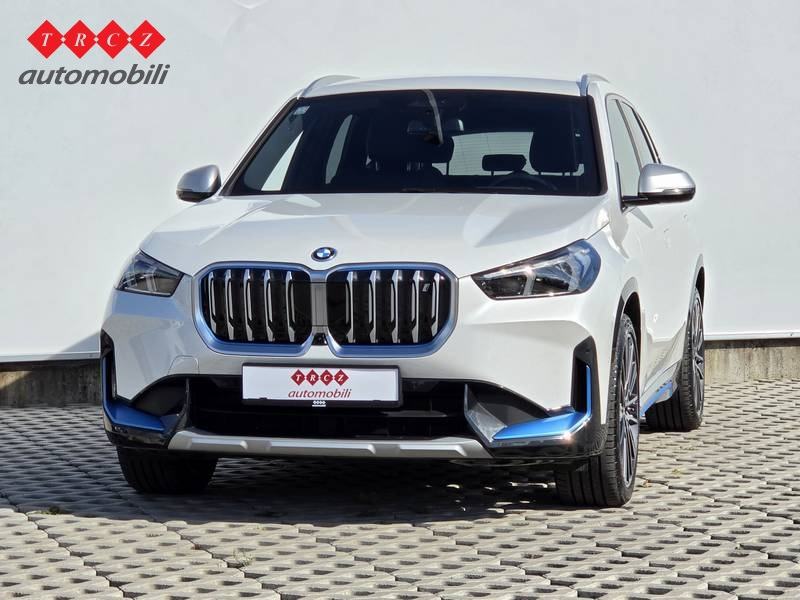 BMW iX1 xDrive 30, fotografija 2