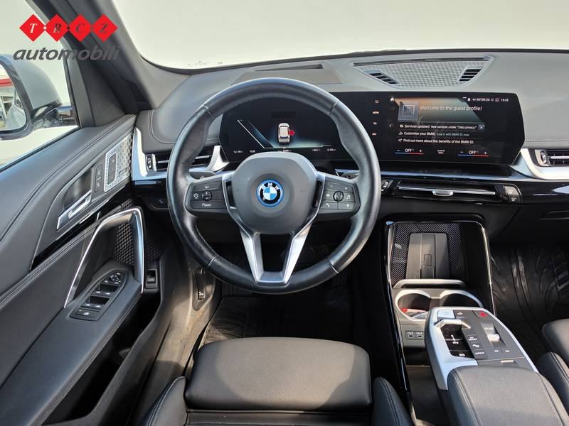BMW iX1 xDrive 30, fotografija 9