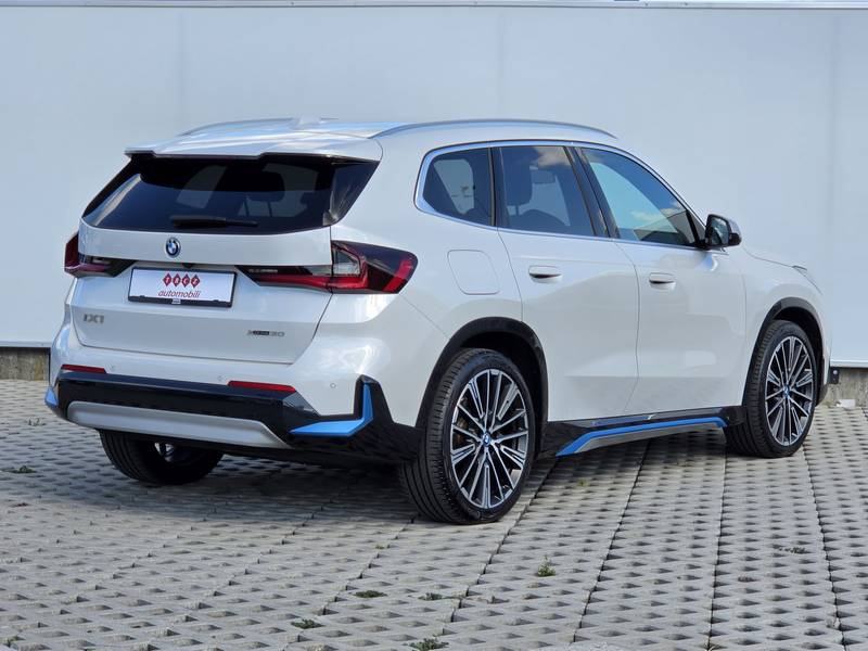 BMW iX1 xDrive30, pogled izvana - slika 4