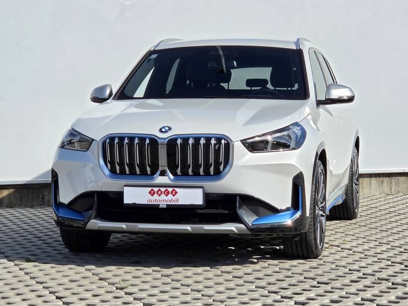 BMW iX1 xDrive30, pogled izvana - slika 2