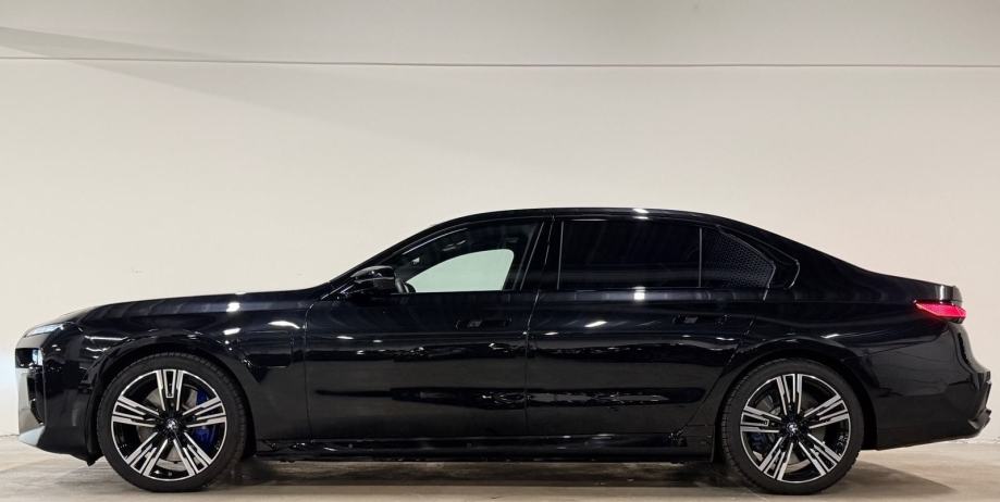 BMW M760e Hybrid Xdrive Iconic Diamond Masaza El.Vrata Individual B&W, fotografija 3