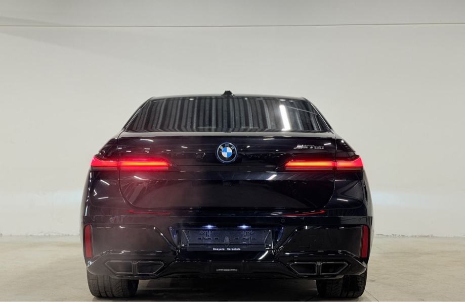BMW M760e Hybrid Xdrive Iconic Diamond Masaza El.Vrata Individual B&W, fotografija 5