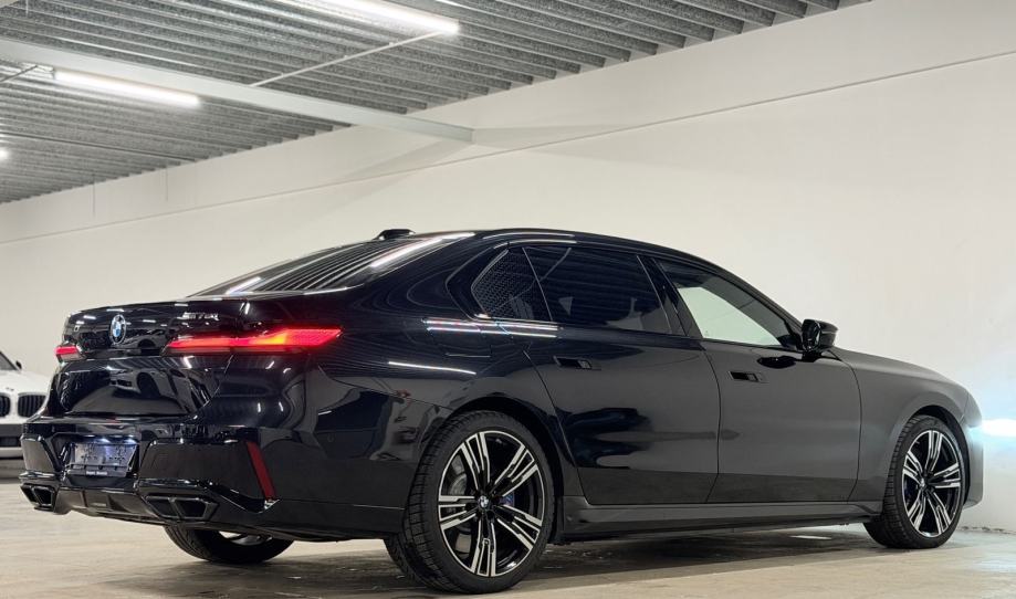 BMW M760e Hybrid Xdrive Iconic Diamond Masaza El.Vrata Individual B&W, fotografija 6
