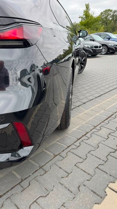 BMW M760e, fotografija 10