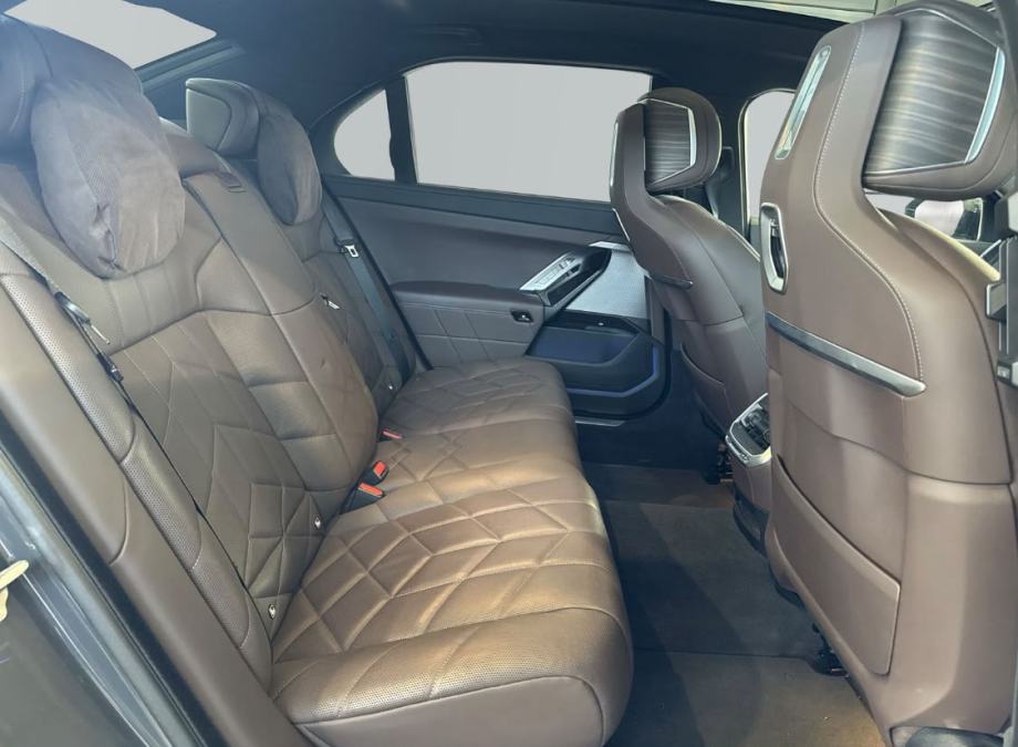 BMW M760e xDrive M SPORT | 571 KS | 01/2025 | BMW GARANCIJA, fotografija 8