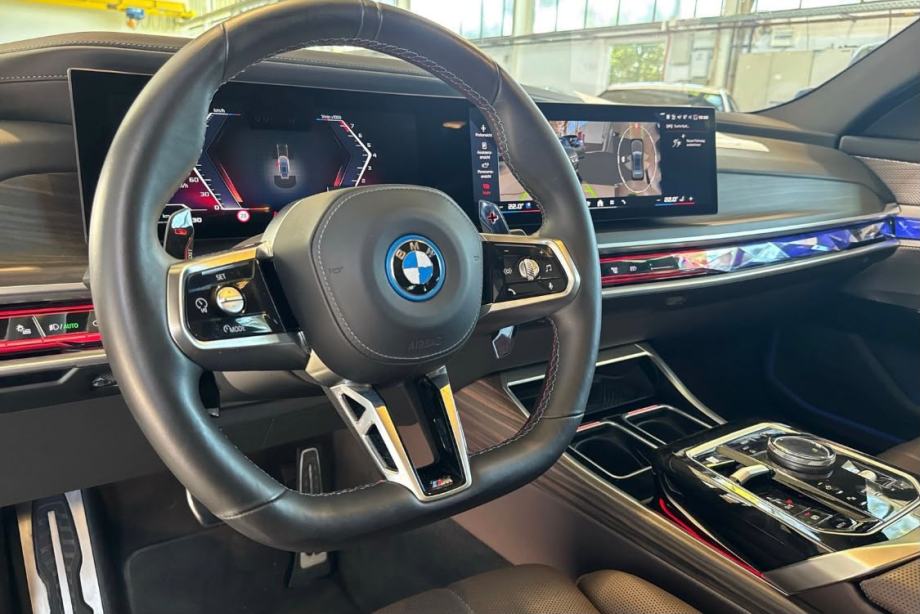BMW M760e xDrive M SPORT | 571 KS | 01/2025 | BMW GARANCIJA, fotografija 13