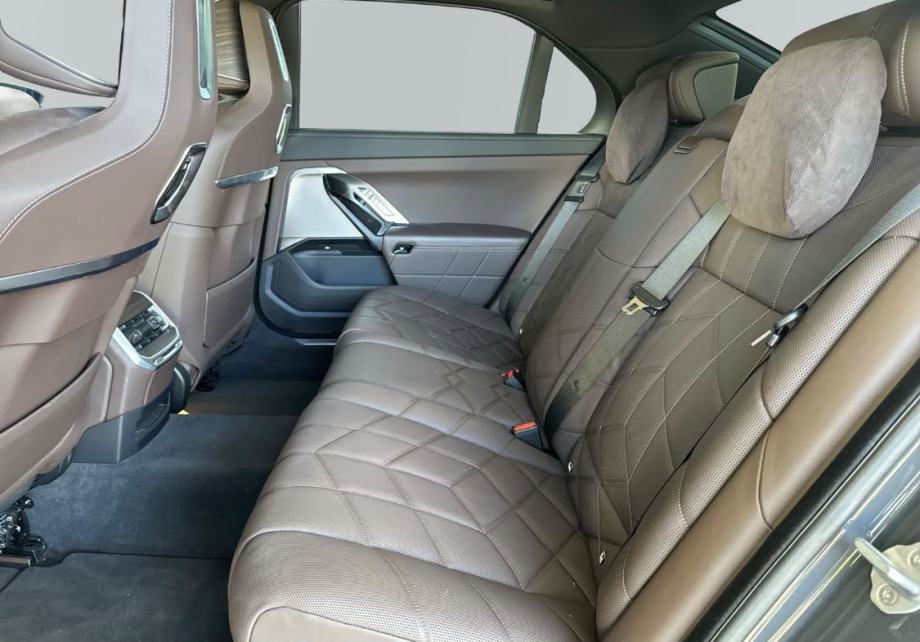 BMW M760e xDrive M SPORT | 571 KS | 01/2025 | BMW GARANCIJA, fotografija 7