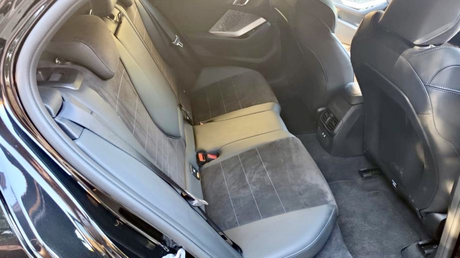 BMW serija 1 118d aut.M Sport,novi top model,full led,samo 26000km,ČK!, fotografija 11