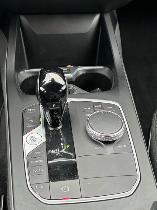 BMW 118d Automatik 2022*Reg.03/2027, fotografija 11