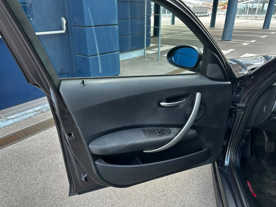 BMW serija 1 118d*Hr.Auto*Reg god dana 09/2027*Klima*Odlično stanje*, fotografija 10