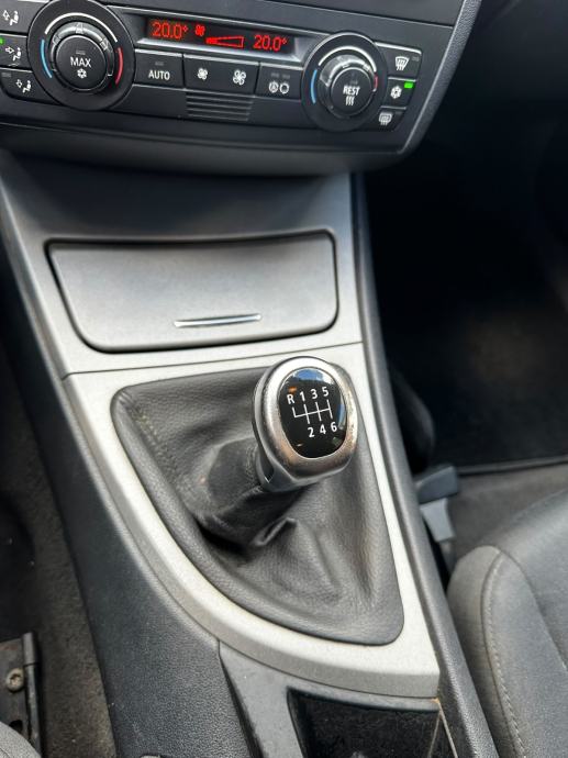 BMW serija 1 118d*Hr.Auto*Reg god dana 09/2027*Klima*Odlično stanje*, fotografija 15
