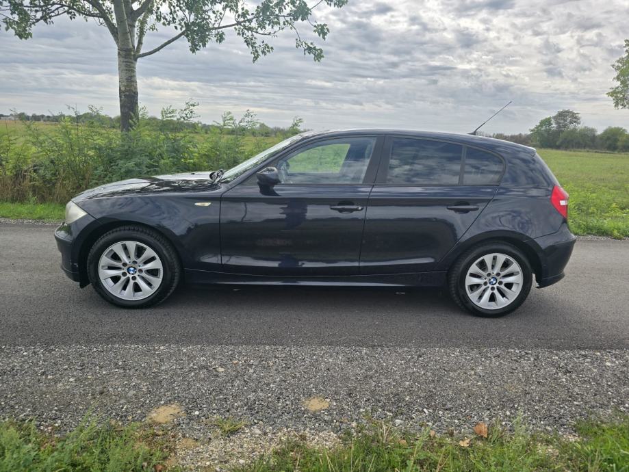 BMW serija 1 118d / Alu 16 / Navigacija / Dig.klima / 2 vlasnik /, fotografija 2