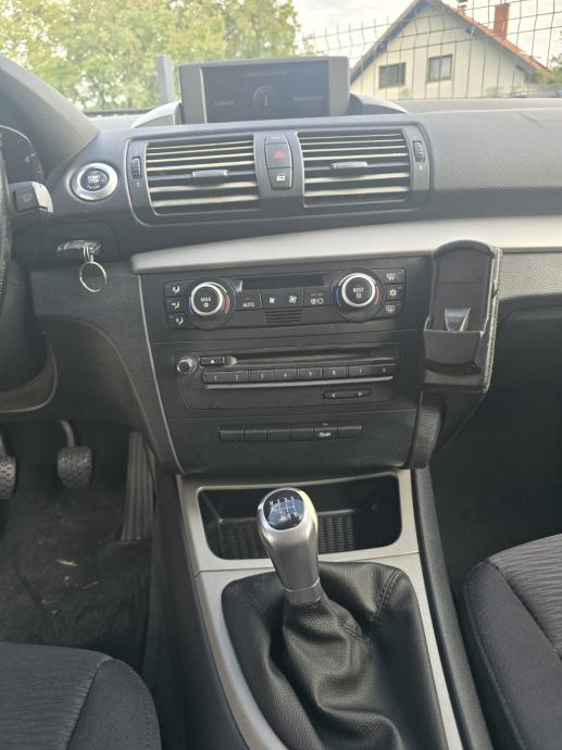 BMW serija 1 118d / Alu 16 / Navigacija / Dig.klima / 2 vlasnik /, fotografija 12