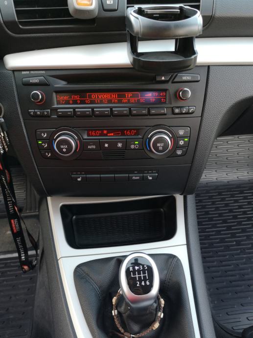 BMW serija 1 118d, fotografija 16