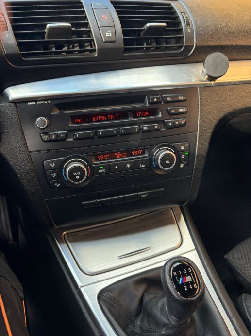 BMW 118d Sport - LCI - ORG M PAKET - REG 1 GOD - PRILIKA!!!, fotografija 16