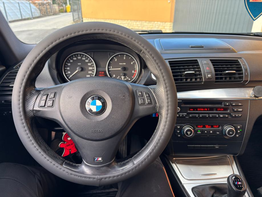 BMW 118d Sport - LCI - ORG M PAKET - REG 1 GOD - PRILIKA!!!, fotografija 15