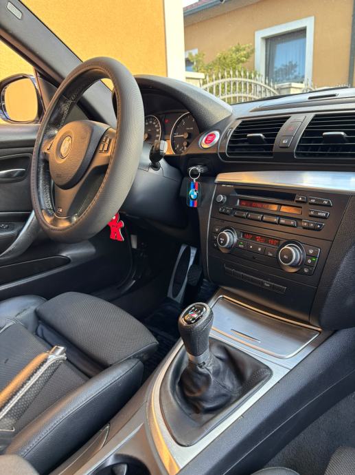 BMW 118d Sport - LCI - ORG M PAKET - REG 1 GOD - PRILIKA!!!, fotografija 17