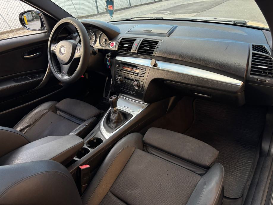 BMW 118d Sport - LCI - ORG M PAKET - REG 1 GOD - PRILIKA!!!, fotografija 19