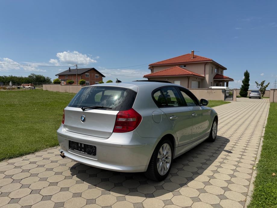 BMW serija 1 118i reg:05/2027, fotografija 3