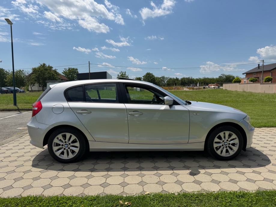 BMW serija 1 118i reg:05/2027, fotografija 2