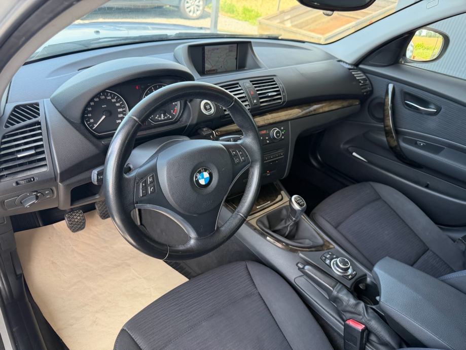 BMW serija 1 118i reg:05/2027, fotografija 12