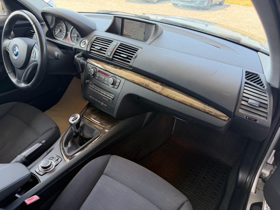 BMW serija 1 118i reg:05/2027, fotografija 15