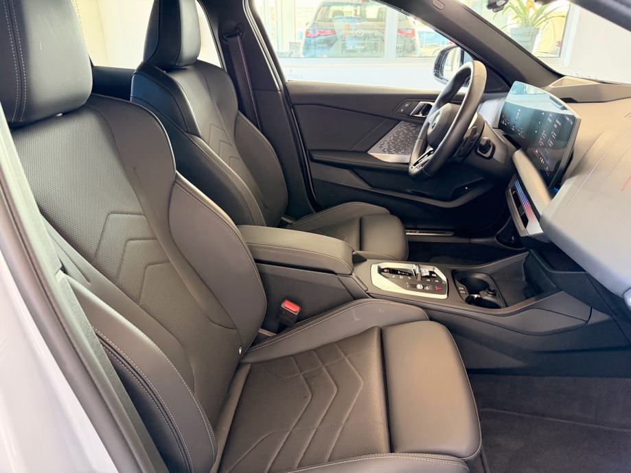 BMW serija 1 120 automatik M-sport PRO, fotografija 16