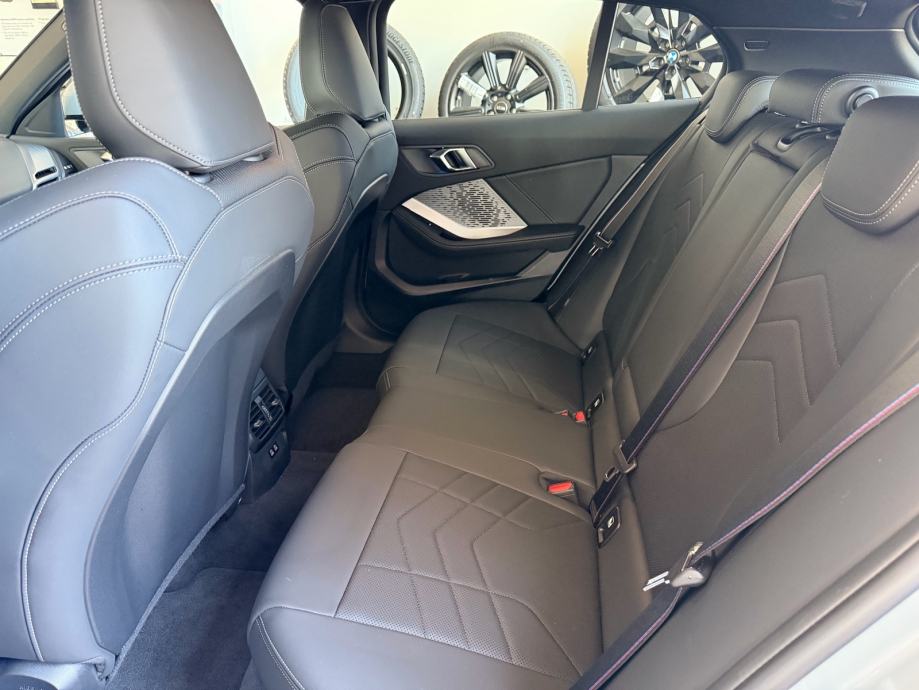 BMW serija 1 120 automatik M-sport PRO, fotografija 17