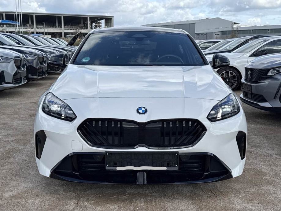 BMW serija 1 120 automatik M sport PRO, fotografija 2