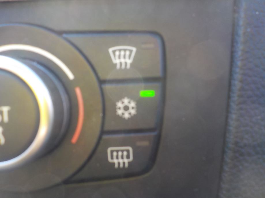 BMW serija 1 18 D⭐️143 ks⭐️NAVIGACIJA⭐️VELIKI SERVIS⭐️REG.8/27⭐️, fotografija 13