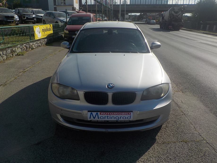 BMW serija 1 18 D⭐️143 ks⭐️NAVIGACIJA⭐️VELIKI SERVIS⭐️REG.8/27⭐️, fotografija 6