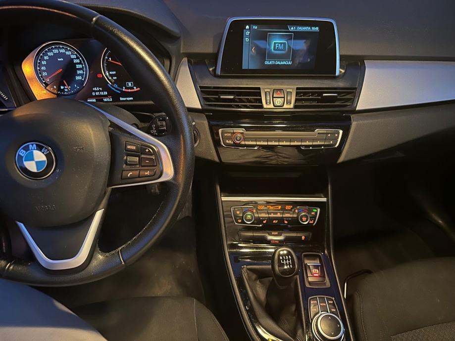 BMW serija 2//216d//Manualni//10 990€ s PDV//Fulll servis//Reg 06/27//, fotografija 12