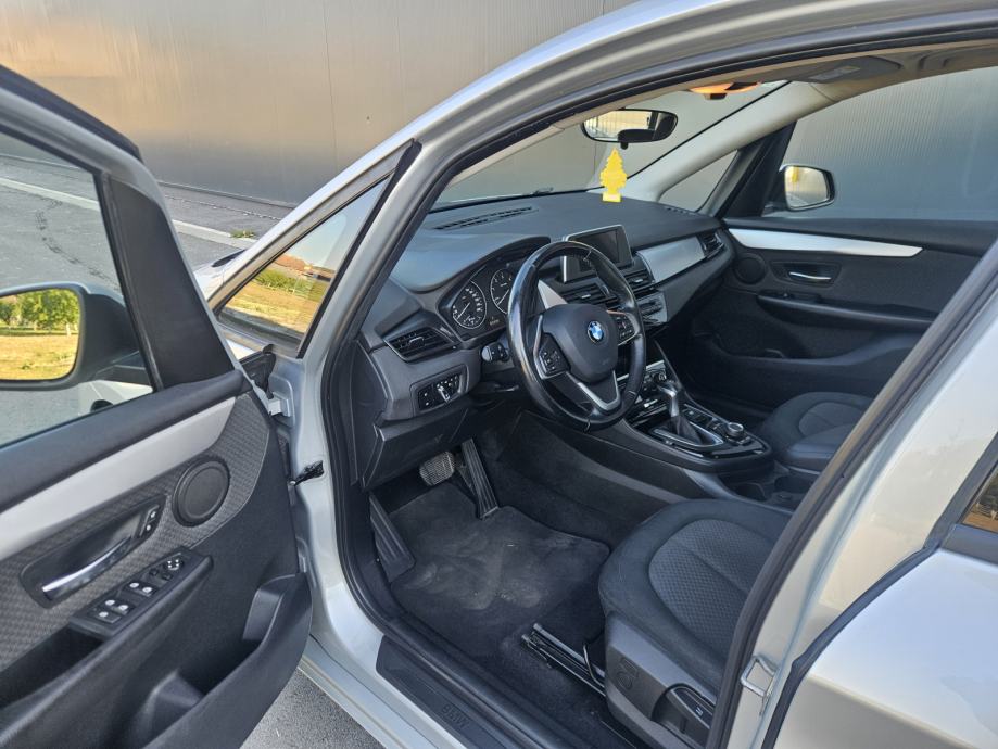 BMW serija 2 Active Tourer 218d automatik, fotografija 7