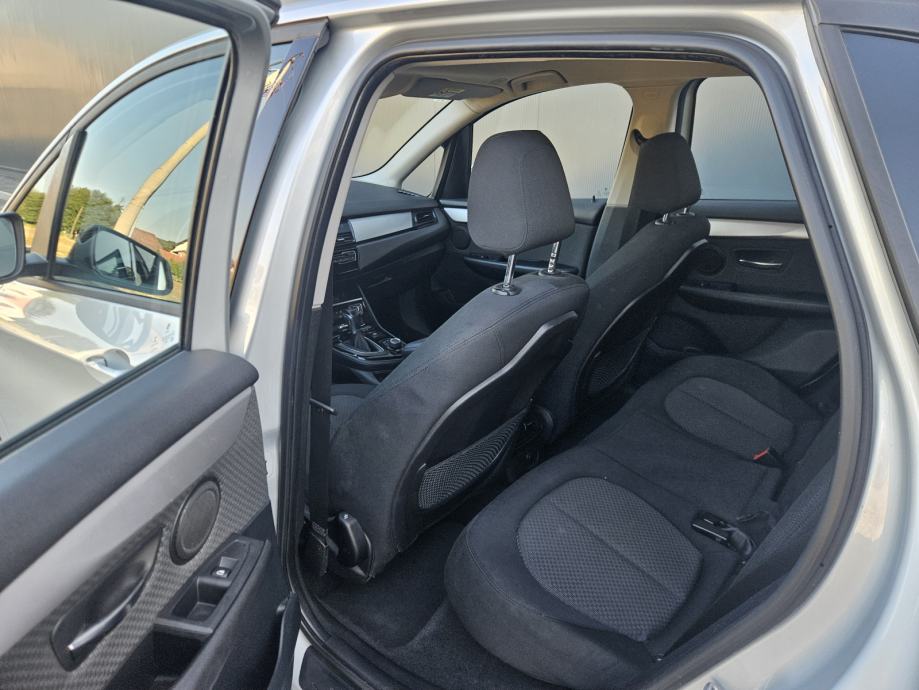 BMW serija 2 Active Tourer 218d automatik, fotografija 8