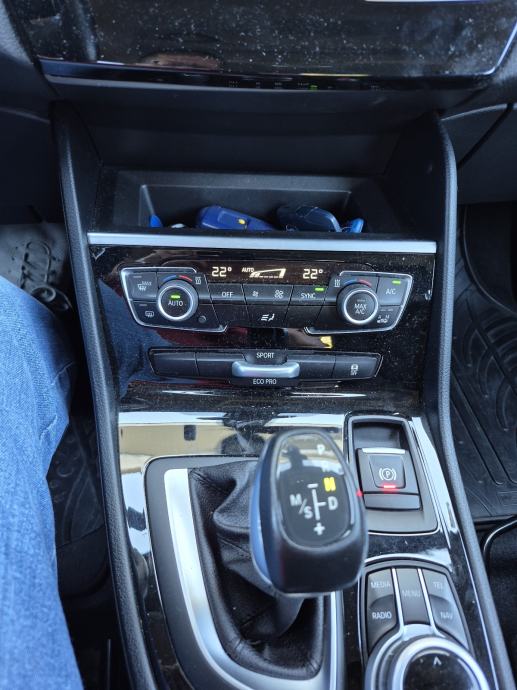 BMW serija 2 Active Tourer 218d automatik,dva seta kotača, fotografija 7