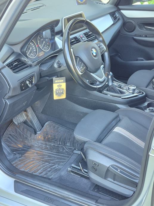 BMW serija 2 Active Tourer 218d automatik,dva seta kotača, fotografija 6