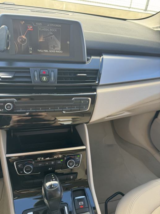 BMW serija 2 Active Tourer 218d automatik, fotografija 6