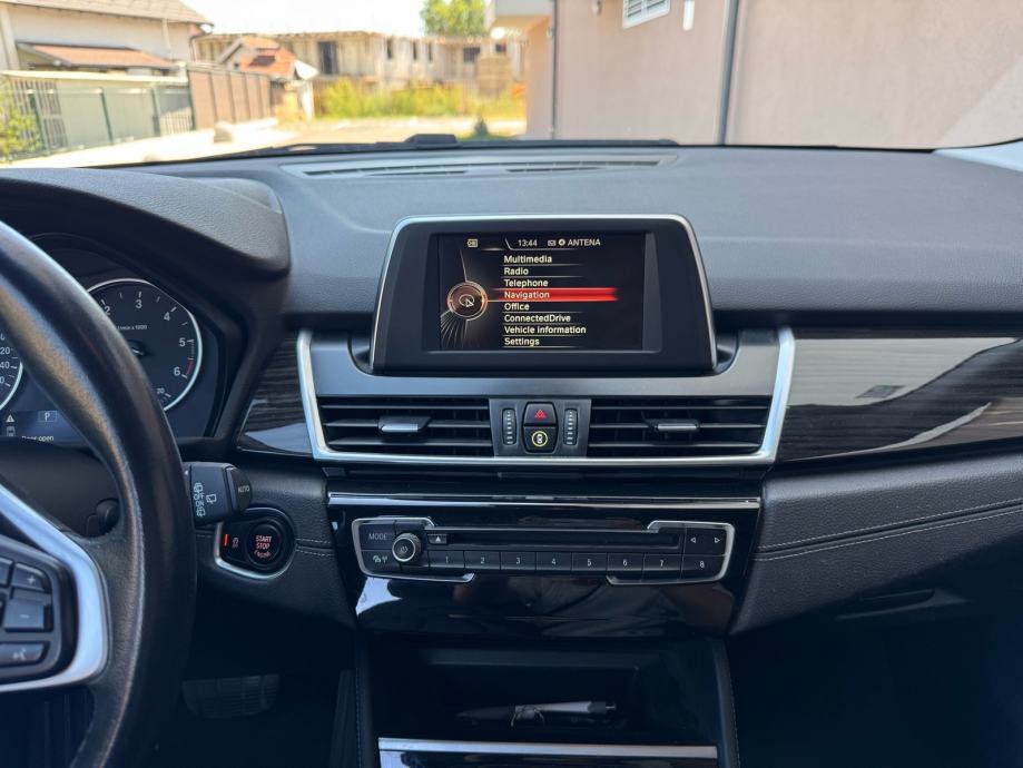 BMW serija 2 Active Tourer 218d LEASING BEZ UČEŠĆA I BEZ JAMACA, fotografija 11