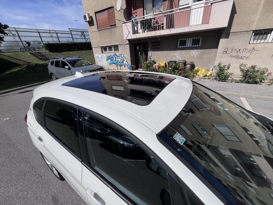 BMW serija 2 Active Tourer 225xe, panoramski krov, REG. DO 29.9.2027., fotografija 6