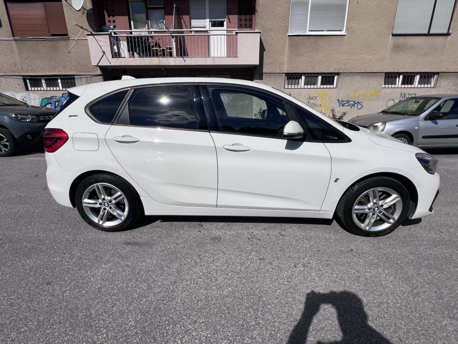 BMW serija 2 Active Tourer 225xe, panoramski krov, REG. DO 29.9.2027., fotografija 5