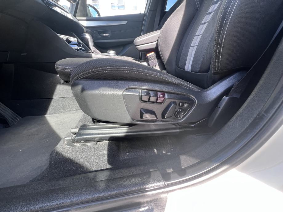 BMW serija 2 Active Tourer 225xe, panoramski krov, REG. DO 29.9.2027., fotografija 9