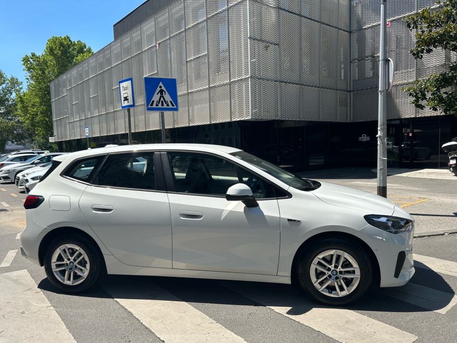 BMW serija 2 Active Tourer X-drive225e najnoviji model, fotografija 11