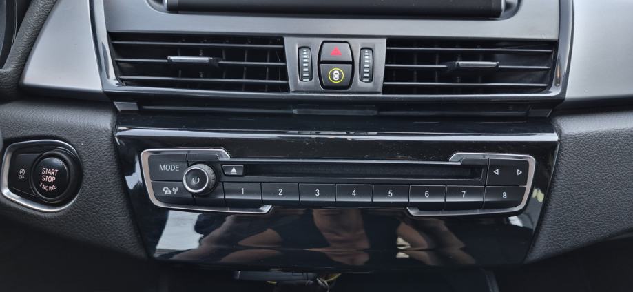 BMW 216d Active Tourer, 6 BRZINA, AUT. KLIMA, TEMP, MODOVI VOZNJE..., fotografija 16