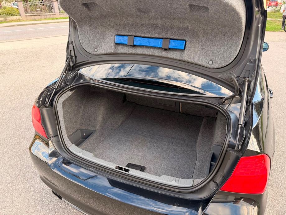 BMW serija 3 318d AUTO U TOP STANJU BEZ ULOGA MOGUCA ZAMJENA, fotografija 12