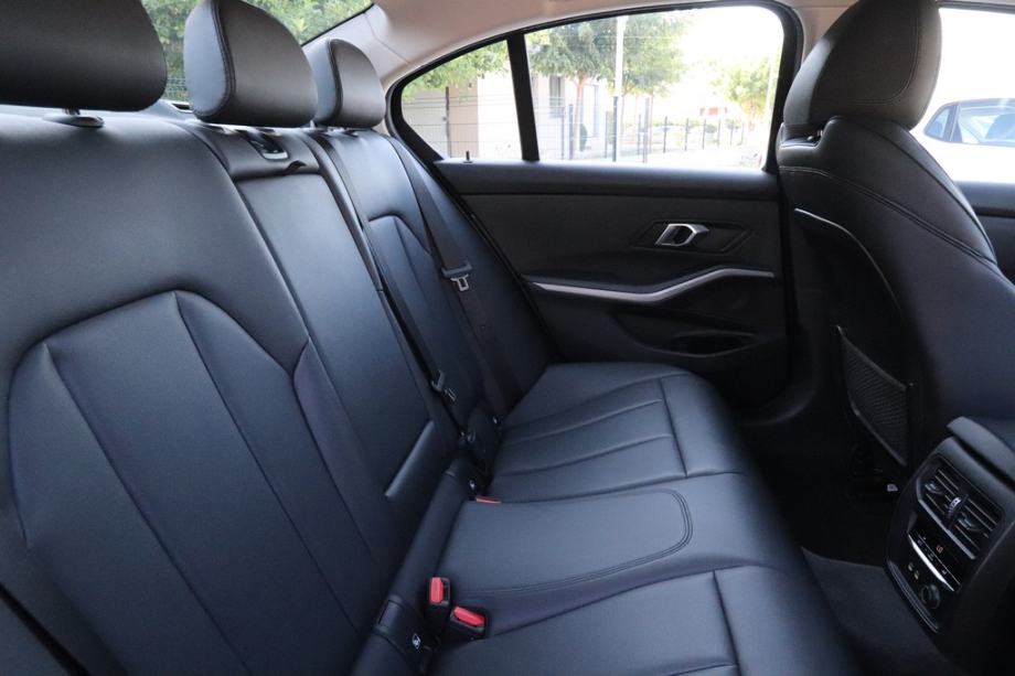 BMW 318 D G20 Tiptronik Advantage VIRTUAL -Full LED- 150 KS, fotografija 7