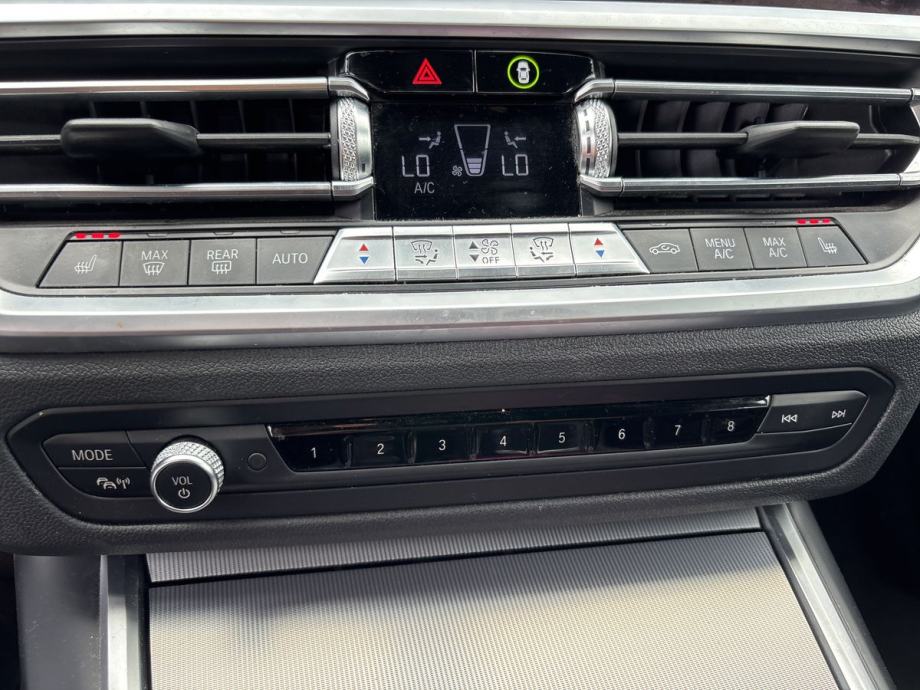 BMW serija 3 318d SPORTLINE *U PDV,M VOLAN,LIVE,KAMERA,AMBIENT,GESTE*, fotografija 13