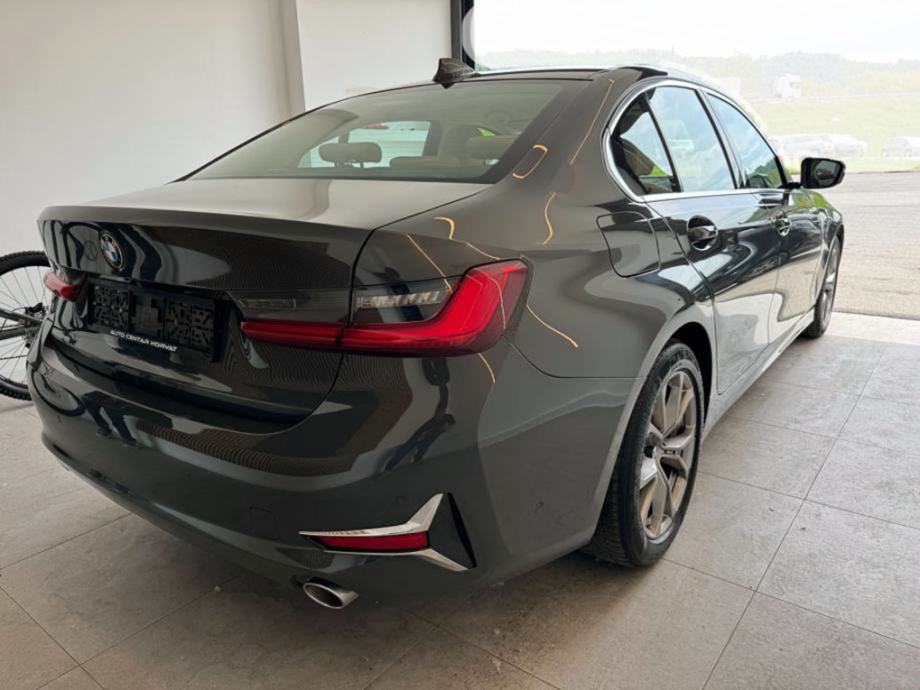 BMW serija 3 318d G20 automatik Luxury line 84000 km Garažiran, fotografija 2